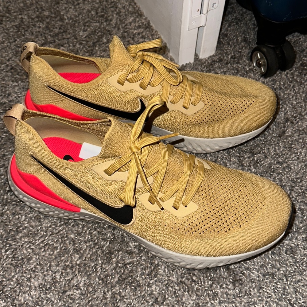 Men Nike Epic React Flyknit 2 Club Gold Black Red Orbit